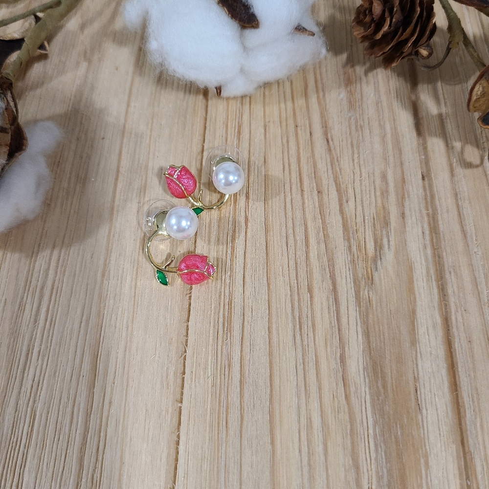 🌷⚘️NEW🌷⚘️BEAUTIFUL!! Tulip and Faux Pearl Earrings in GOLD 🌷⚘️ - Picture 11 of 16